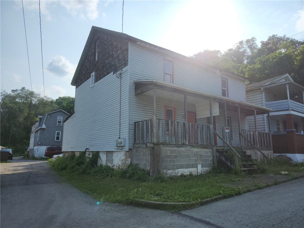 54 Elm St , Natrona Heights, PA 15065 Main Photo