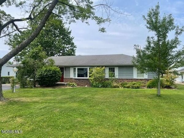 124 Oak Park Drive , Hicksville, OH 43526