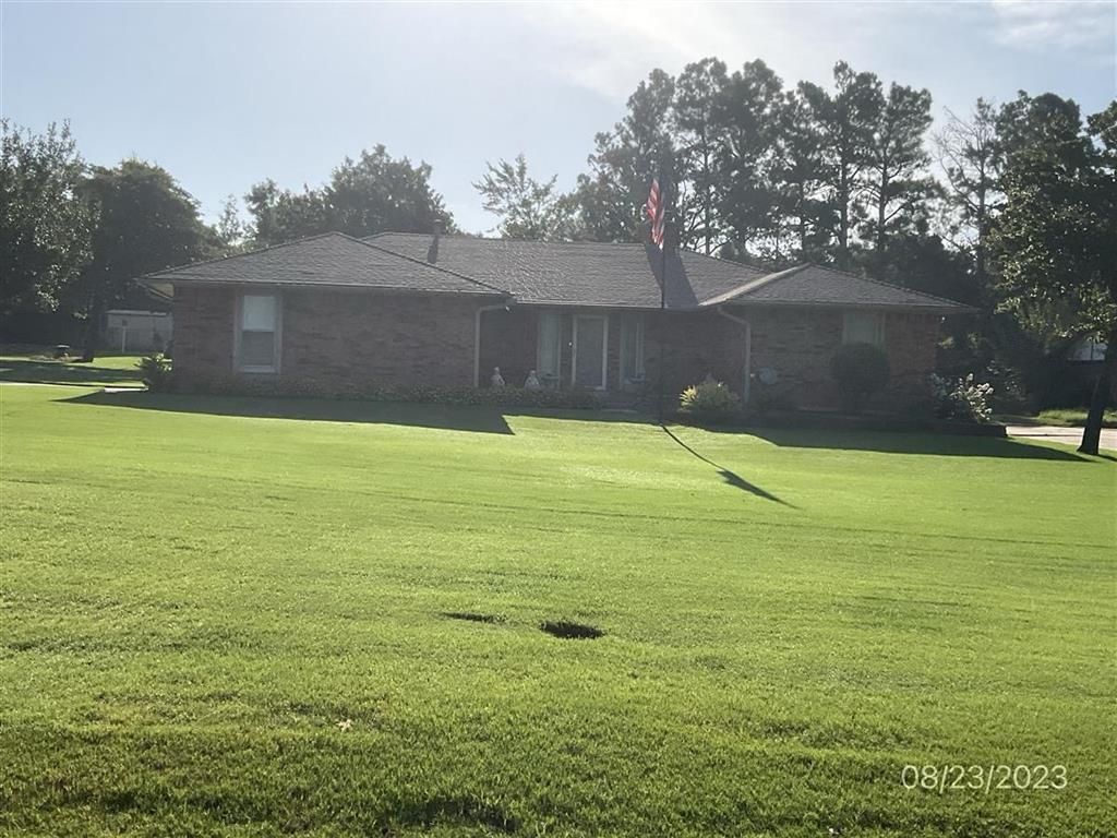 308 Country Lane, Midwest City, OK 73130 Main Photo