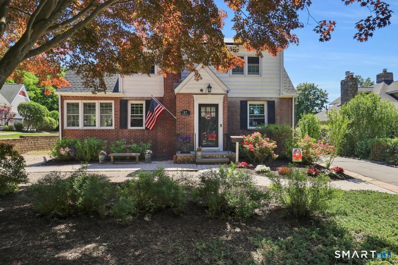 17 Trumbull, North Haven, CT 06473 Main Photo