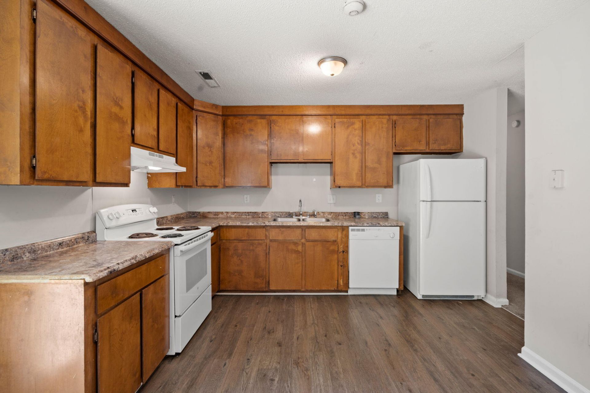 110 Bee Street Photo 10