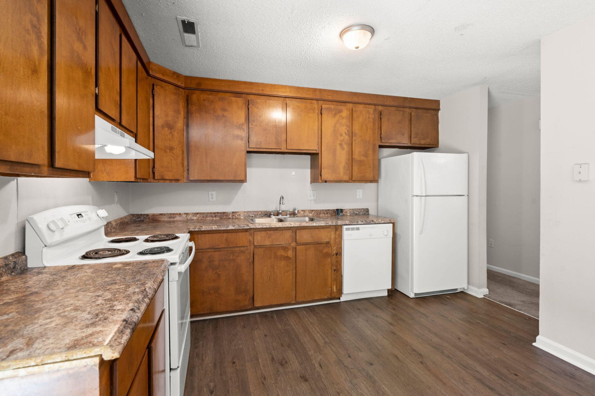 110 Bee Street Photo 13
