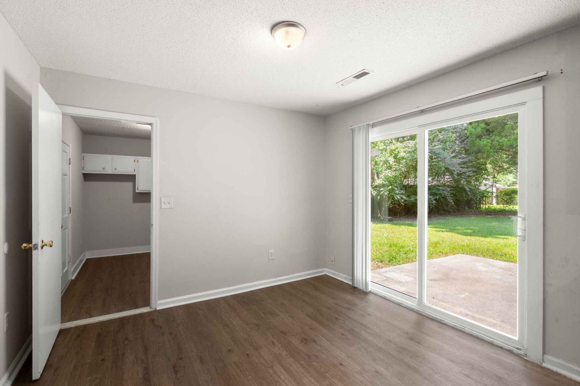 110 Bee Street Photo 14