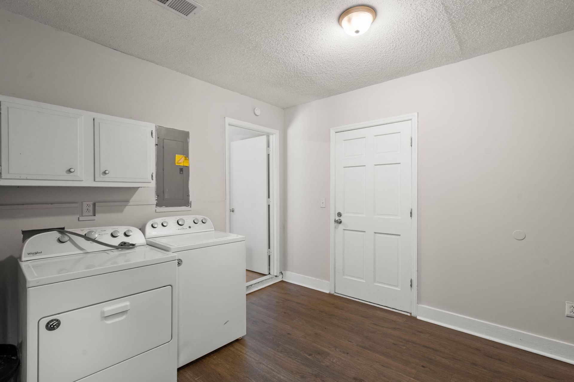 110 Bee Street Photo 17