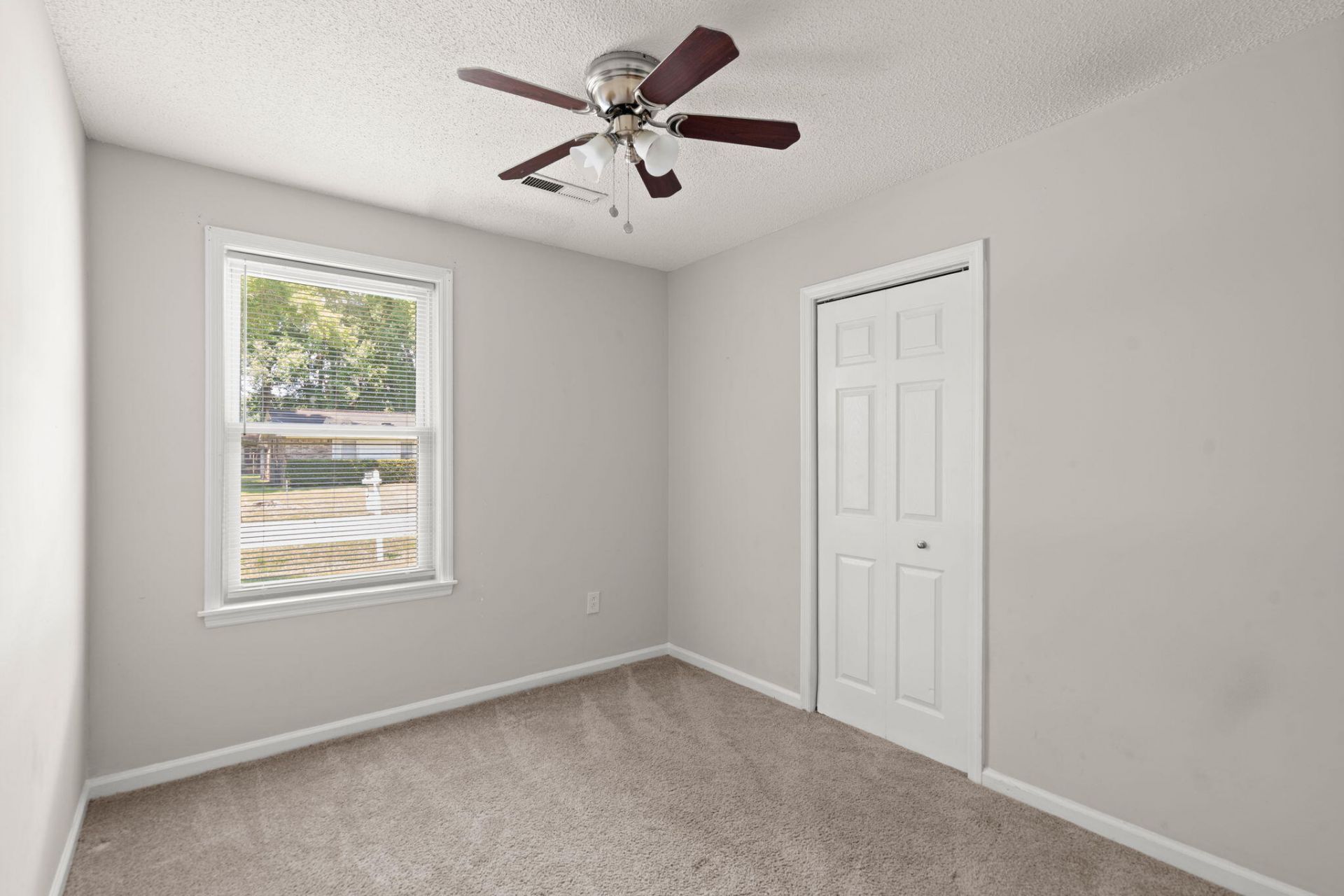 110 Bee Street Photo 18