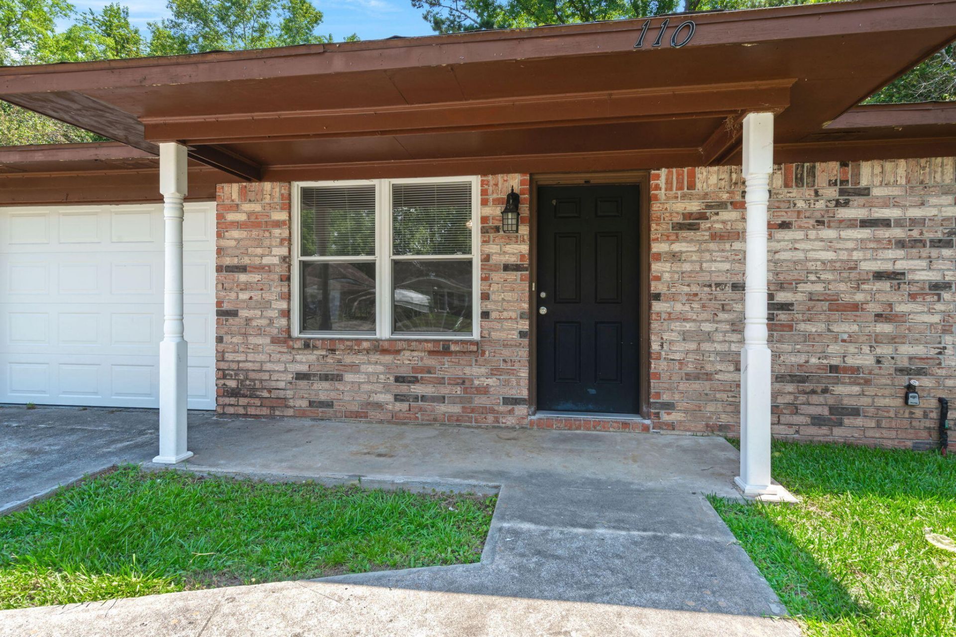 110 Bee Street Photo 5