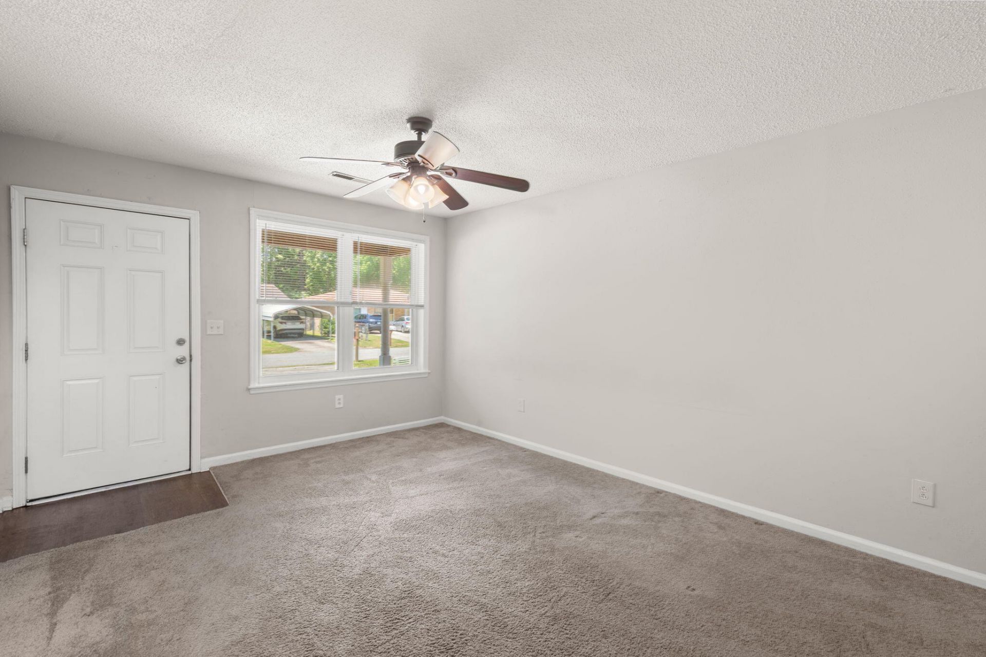 110 Bee Street Photo 6