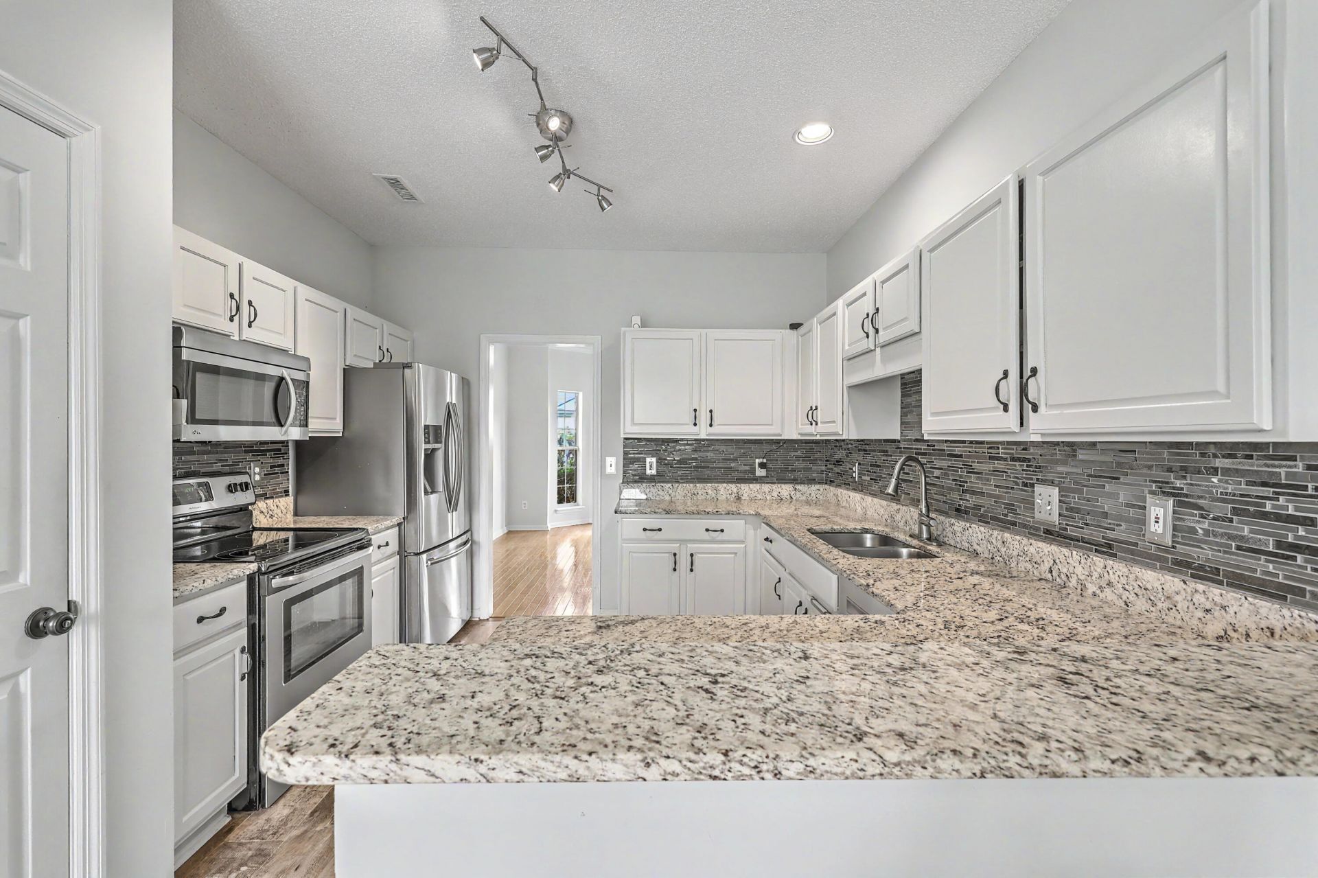 5063 Weatherstone Road Photo 2