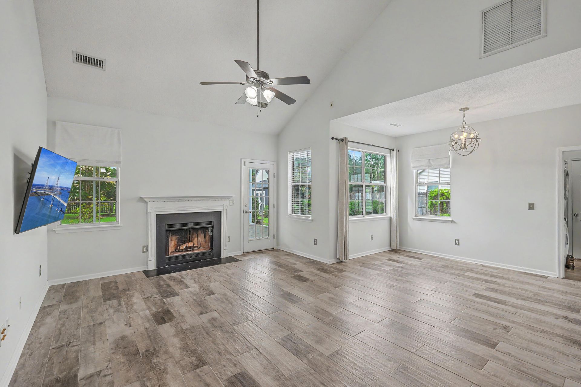 5063 Weatherstone Road Photo 4