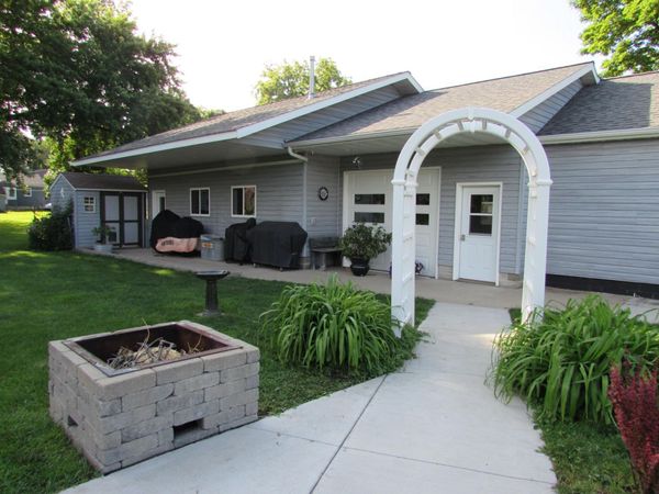 200 Kenzie Street , Sherburn, MN 56171