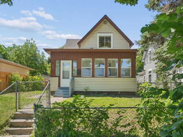 901 31st Avenue N, Minneapolis, MN 55411