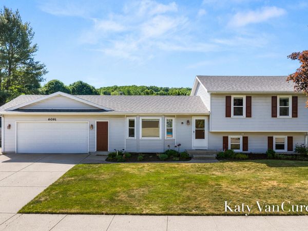 6091 Rogue River Meadows Drive NE, Belmont, MI 49306