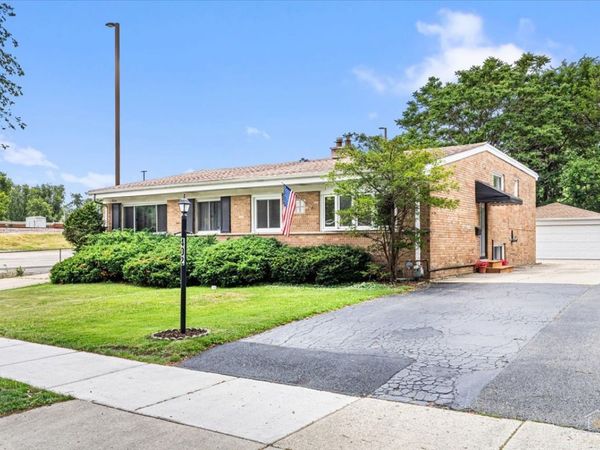 402 N Douglas Avenue , Unit 402, Villa Park, IL 60181