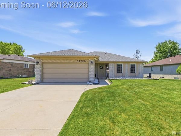 37729 Fieldcrest Lane, Sterling Heights, MI 48312