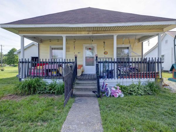 423 S Jackson Street, Oakland City, IN 47660