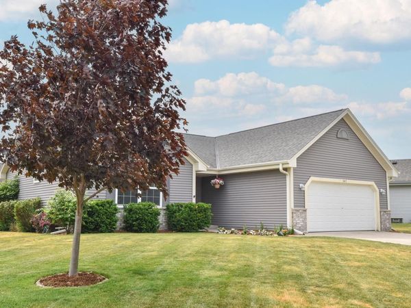 507 Sand DRIVE, West Bend, WI 53095