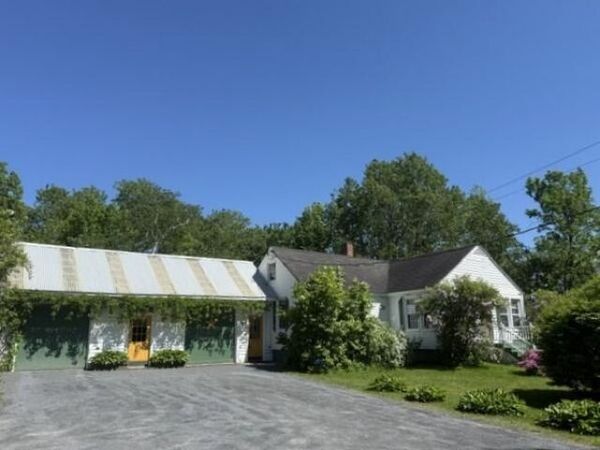 202 Middle Road , Oakland, ME 04963