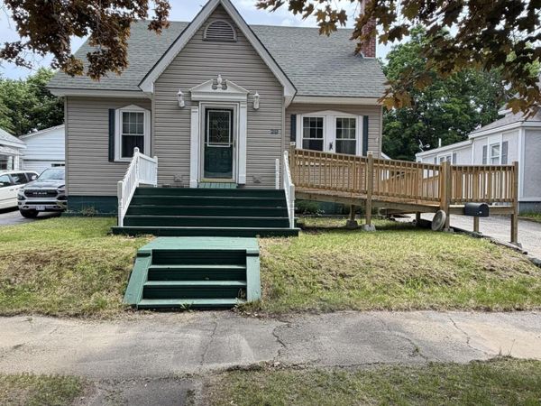 29 Somerset Street , Millinocket, ME 04462