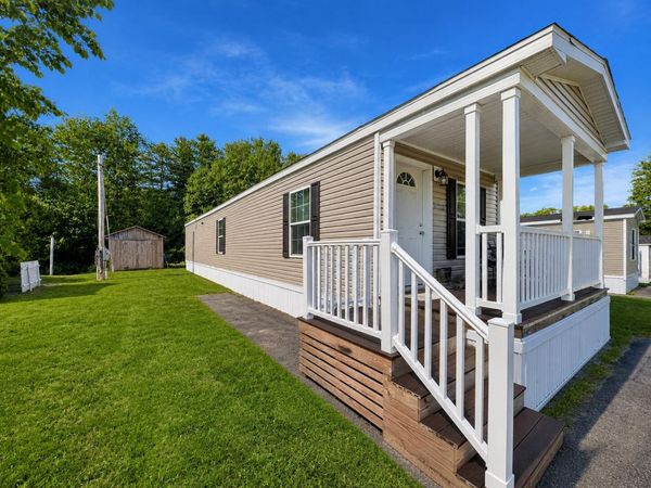15 Colonial Drive , Lisbon, ME 04252