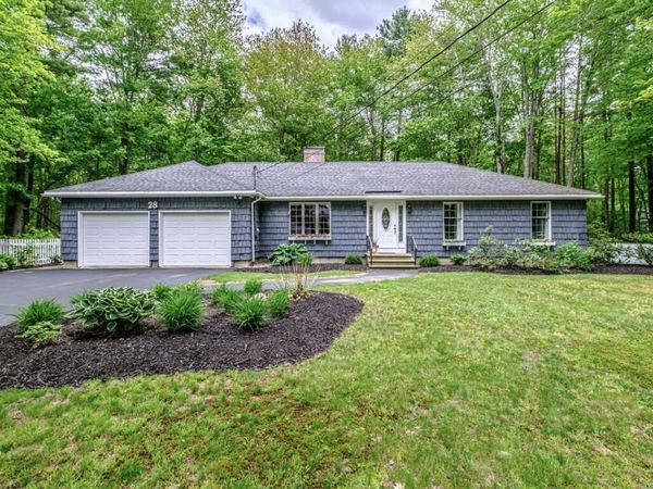 28 Woodhaven Drive, Kennebunk, ME 04043
