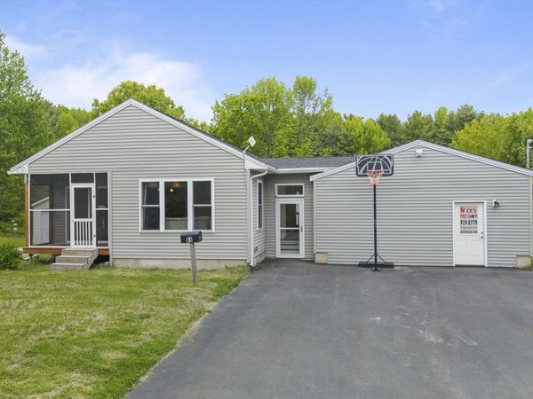 81 Bowman Street , Farmingdale, ME 04344