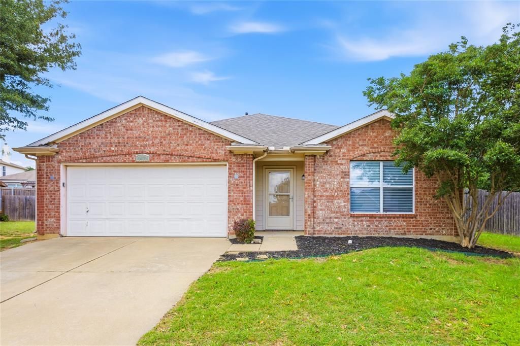 1401 Horseshoe Bend Court, Fort Worth, TX 76131 Main Photo