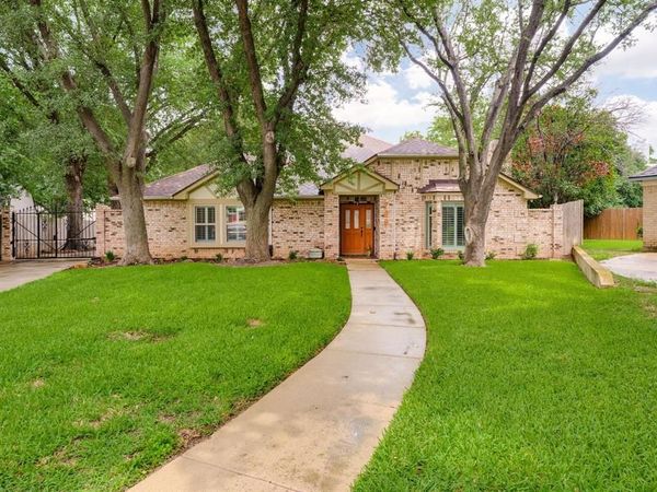 709 Chaffee Court, Arlington, TX 76006