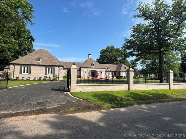 3706 Country Club Drive , Muskogee, OK 74403
