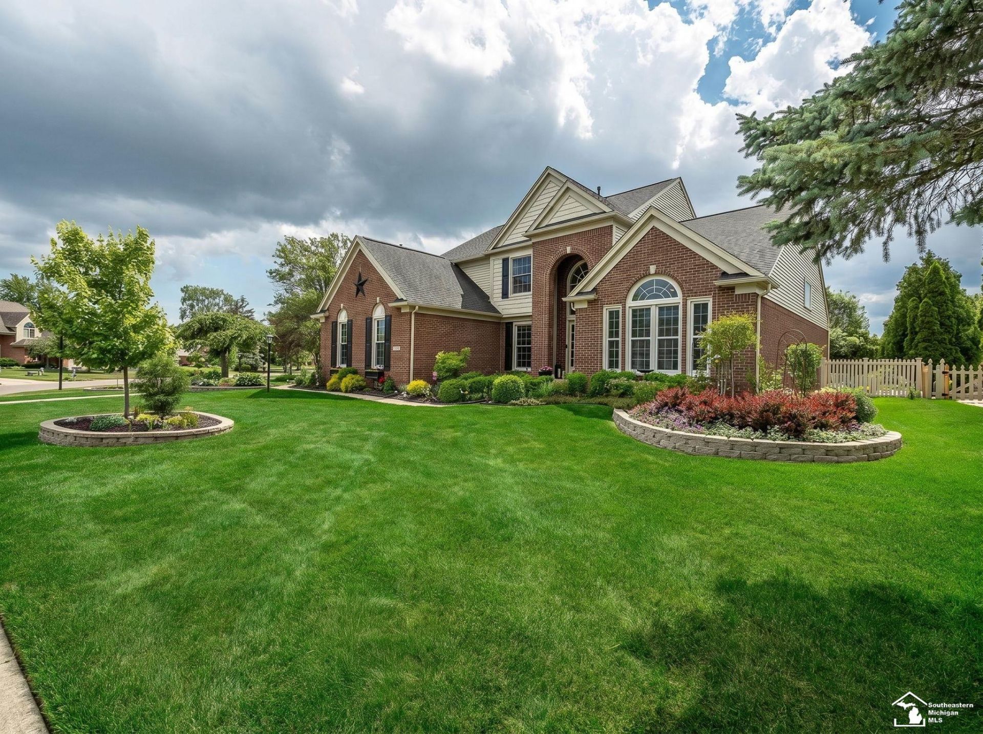 816 Regents Park Drive, Monroe, MI 48161 Main Photo