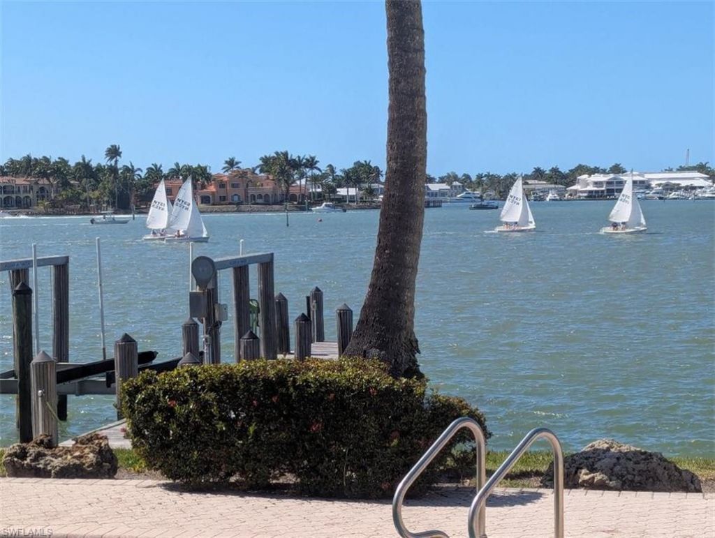 1535 Dolphin Ln , Naples, FL 34102 Photo