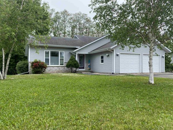 102 Dexter Drive, Cambria, WI 53923