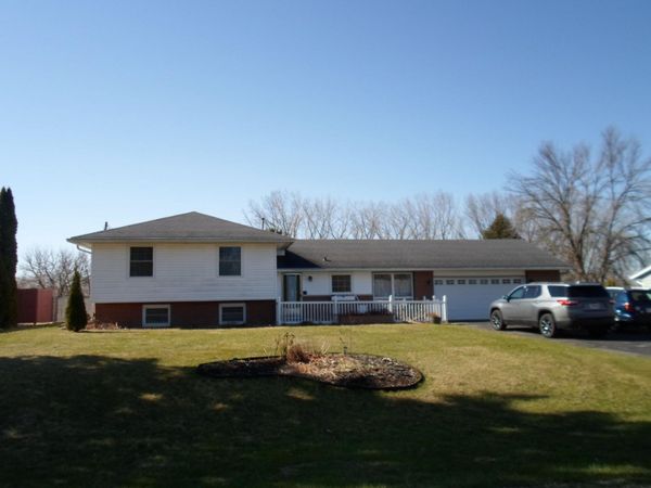 W8889 Gossfeld Lane, Beaver Dam, WI 53916