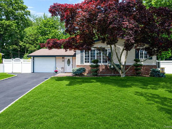 43 Dale Lane, Smithtown, NY 11787