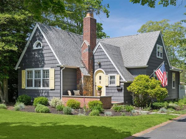 16 Union Avenue , Center Moriches, NY 11934