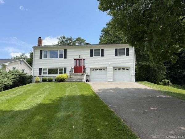 15 Round Tree Lane , Montrose, NY 10548