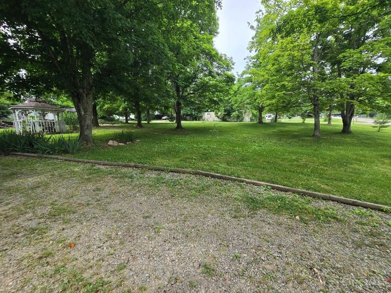 7052 Highland Trail, Hillsboro, OH 45133 Photo 13