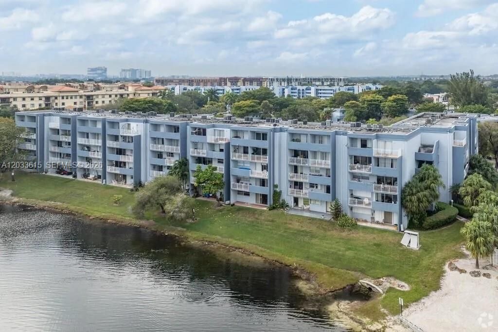9351 Fontainebleau Blvd , Unit B409, Miami, FL 33172 Photo