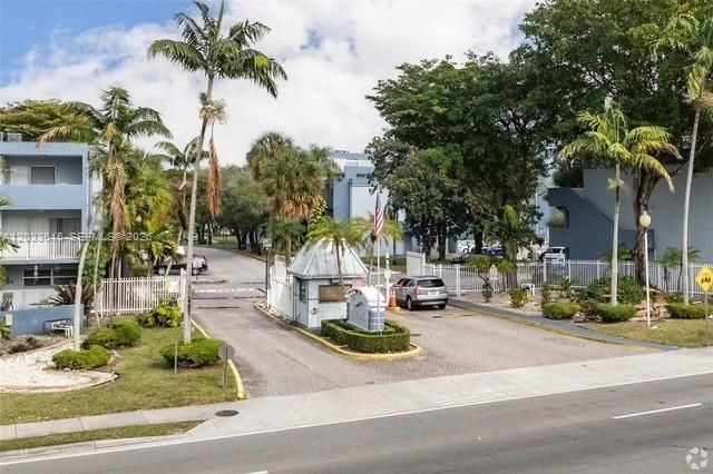 9351 Fontainebleau Blvd , Unit B409, Miami, FL 33172 Photo