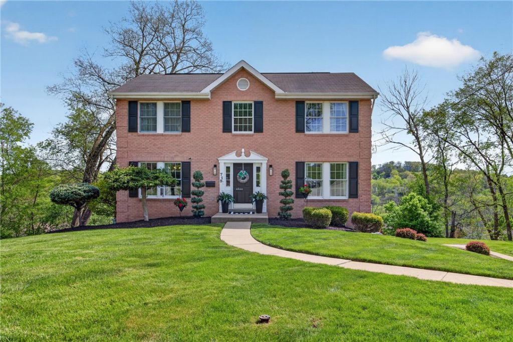 719 Marvle Valley Dr , Bethel Park, PA 15102 Main Photo