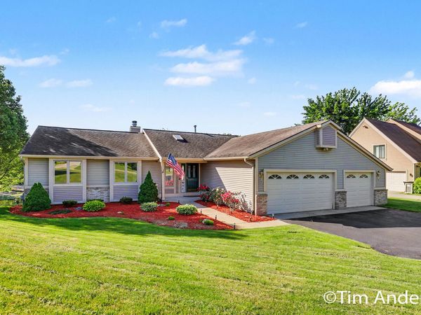6090 Arroyo Vista Drive NE, Rockford, MI 49341