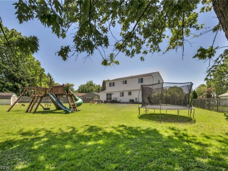 817 Glencairn Lane, Brunswick, OH 44212 Photo 4