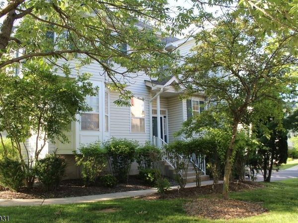 19 Cummington Ln, Raritan, NJ 08822