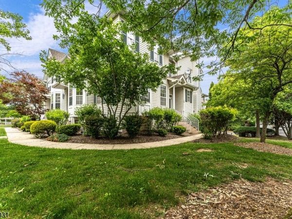19 Cummington Ln, Raritan, NJ 08822