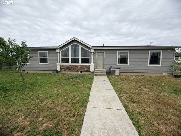 880 N 11TH AVE, Elgin, OR 97827
