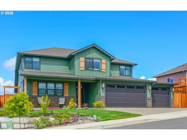 677 NW CRATER LAKE DR, Dallas, OR 97338
