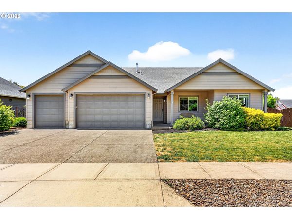 511 PARADISE ST, Woodburn, OR 97071