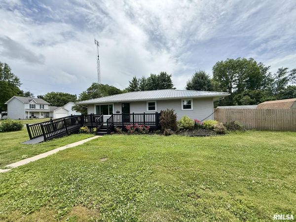 802 W MONROE Street, Petersburg, IL 62675