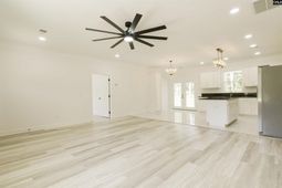 1515 Paul Street E photo 4