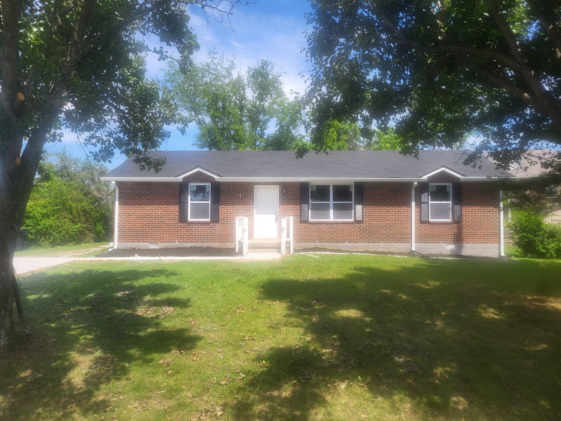 115 Walnut Crest Dr , Gallatin, TN 37066 Main Photo