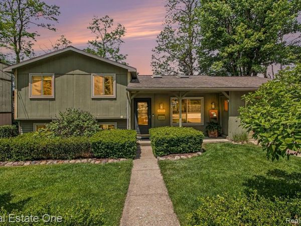 520 W Huron Street, Milford Vlg, MI 48381